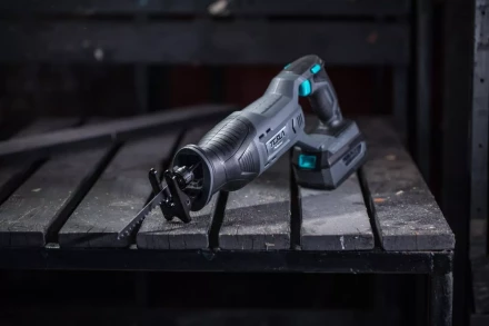 Ножовка TESLA TR18DC без акк. и з.у купить в Ижевске