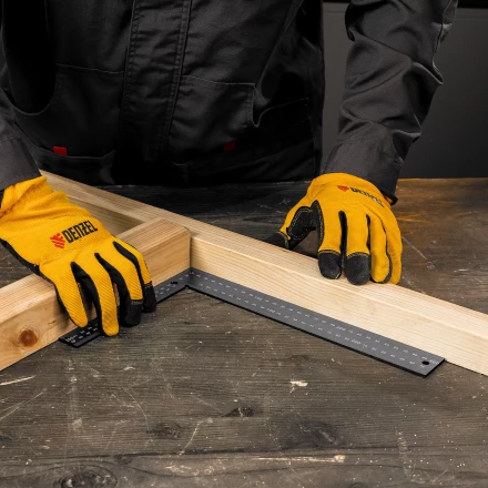 Угольник, 200 х 300 мм, алюминиевый, лазерная гравировка Denzel 32392 купить в Ижевске