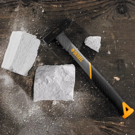 Молоток слесарный, 200 г Denzel, кованый, фибергласовая рукоятка c TPR покрытием 10482 купить в Ижевске