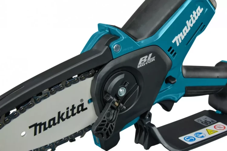 Аккумуляторная цепная пила 12V, 10см Makita UC100DWA (1x АКБ 2 Ач, ЗУ) купить в Ижевске