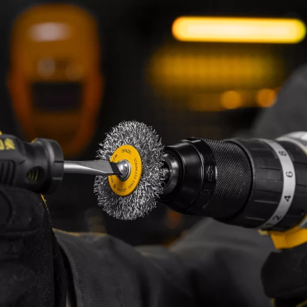 Набор щеток для дрели, 5 Плоских 25-38-50-63-75 мм, шпилька, нерж. вит. проволока Denzel 74495 купить в Ижевске