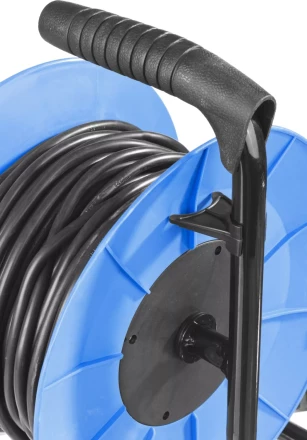 Удлинитель ЗУБР &quot;ПРОФЕССИОНАЛ&quot; на катушке, ПВС 3х1кв мм, 4 гнезда, макс мощн 2200Вт, 30м 55082-30 купить в Ижевске