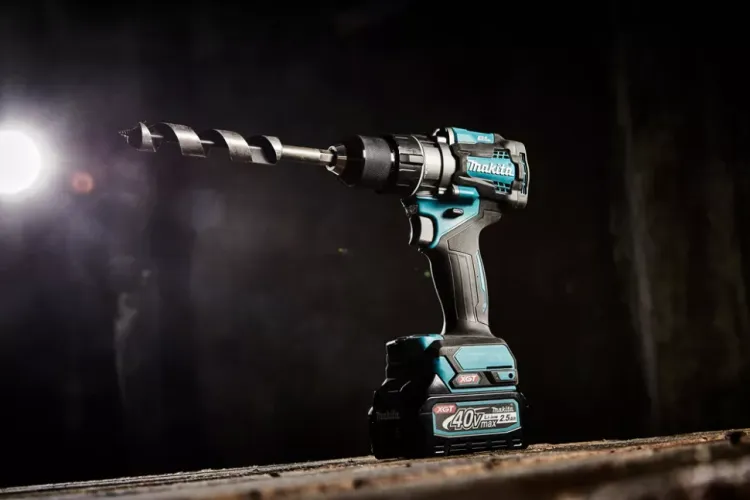 Аккумуляторная дрель-шуруповерт Makita XGT DF001GD201 купить в Ижевске