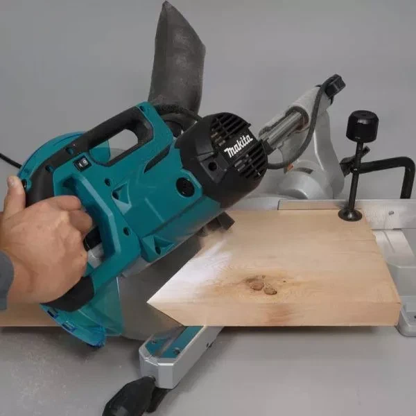 Торцовочная пила с протяжкой 1450Вт 260мм Makita LS1110F купить в Ижевске