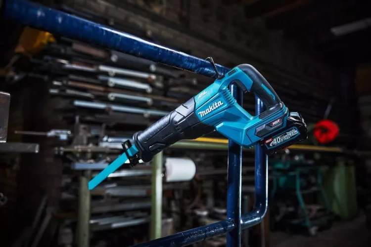 Аккумуляторная сабельная пила Makita XGT JR001GZ (без АКБ и ЗУ) купить в Ижевске