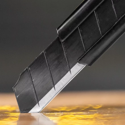 Нож Denzel, 9 мм, сменное лезвие, SK4, алюминиевый корпус, торцевой зажим, 78901 купить в Ижевске