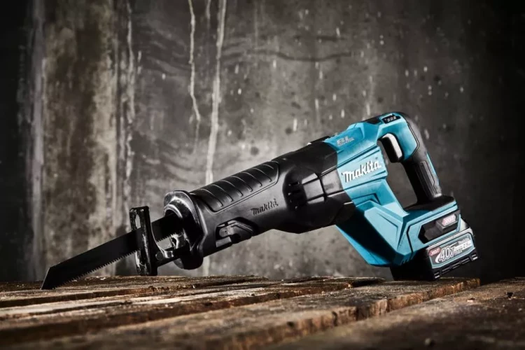 Аккумуляторная сабельная пила Makita XGT JR001GM201 купить в Ижевске