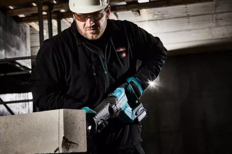 Аккумуляторная сабельная пила Makita XGT JR001GM201 купить в Ижевске