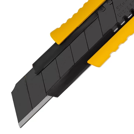 Нож Denzel, 18 мм, сменное лезвие, SK4, корпус из цинкового сплава + TPR, торцевой зажим 78904 купить в Ижевске