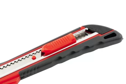 Нож 9мм выдвижное лезвие металлическая направляющая эргономичная двухкомпонентная рукоятка вес 40 грамм MATRIX 78932 купить в Ижевске