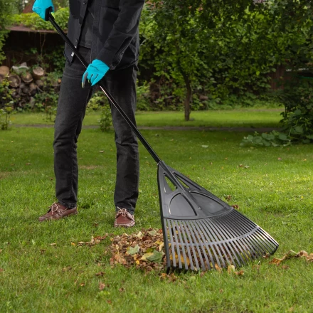 Грабли веерные пластиковые, 620 х 1750 мм, 27 плоских зубьев, алюминиевый черенок, Россия, Palisad 61806 купить в Ижевске