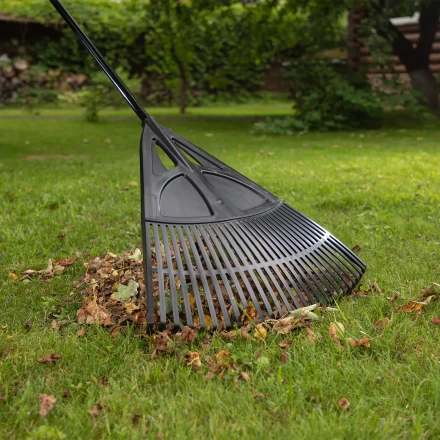 Грабли веерные пластиковые, 620 х 1750 мм, 27 плоских зубьев, алюминиевый черенок, Россия, Palisad 61806 купить в Ижевске