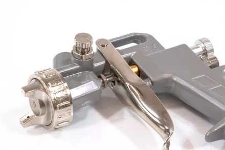 Пневматический краскопульт с верхним бачком V=1,0 л + сопла диаметром 1.2, 1.5 и 1.8 мм  MATRIX 57315 купить в Ижевске