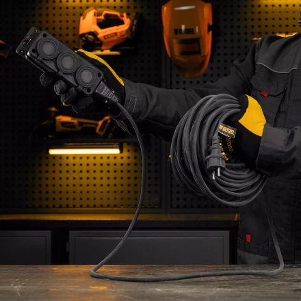 Удлинитель-шнур силовой Denzel Top Series , КГТТ, 20м, 3 розетки, 3 x 2,5 мм, 3 м 37423 купить в Ижевске