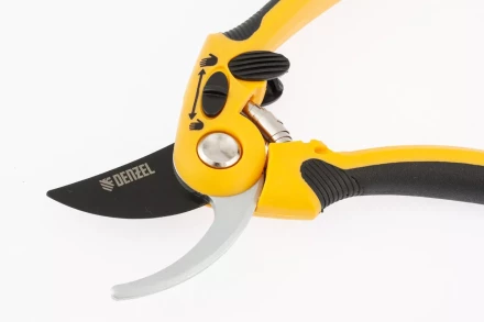 Набор: Сучкорез телескопический 22-29” и секатор прямого реза Denzel 7760505 купить в Ижевске