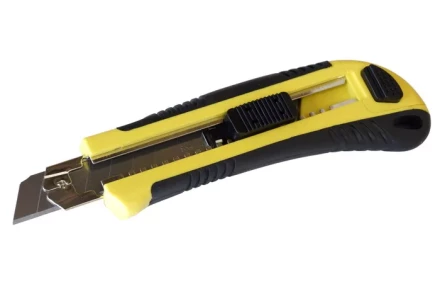 Нож со сменным лезвием 18 мм пластиковый корпус Энкор 9667 9667 купить в Ижевске