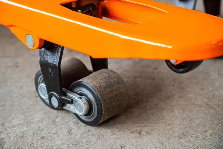 Тележка гидравлическая с тормозом 2500 кг 1150 мм полиуретановые колеса XILIN BFB 1005692 купить в Ижевске