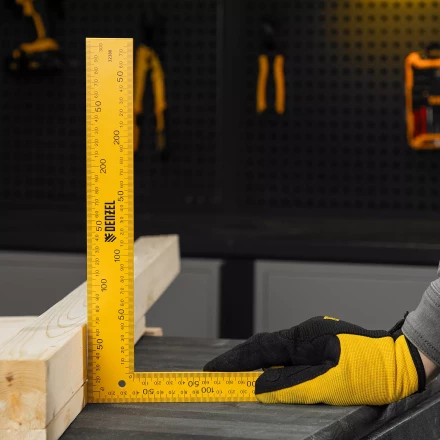 Угольник стальной Denzel, 200 х 300 мм, 32388 купить в Ижевске