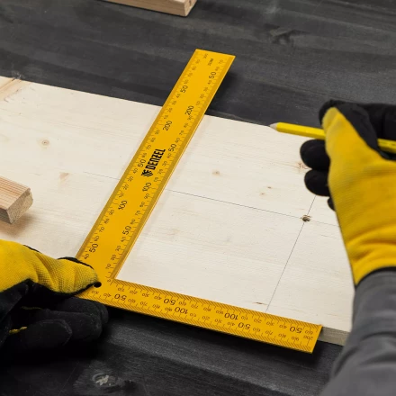 Угольник стальной Denzel, 200 х 300 мм, 32388 купить в Ижевске