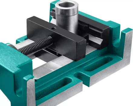 Тиски KRAFTOOL станочные трехсторонние 32716-100 купить в Ижевске