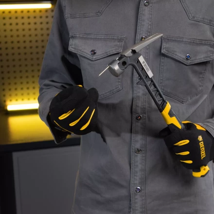 Молоток строительный 450 г, цельнокованый,боек с магнитом, двухкомп. обрезин. рук-ка Denzel 10468 купить в Ижевске