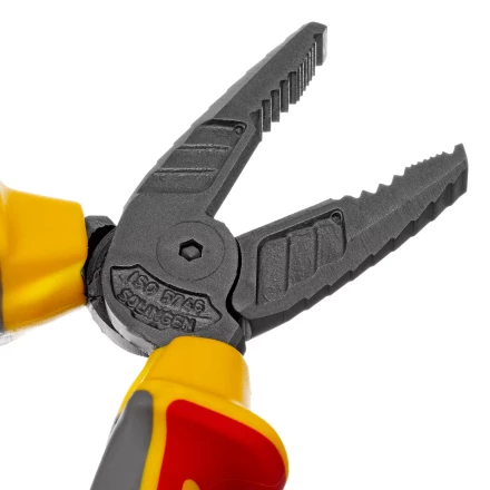 Плоскогубцы комбинированные Denzel 17085, диэлектрические трехкомпонентные рукоятки до 1000 В, 165 мм купить в Ижевске