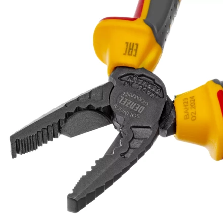 Плоскогубцы комбинированные Denzel 17086, диэлектрические трехкомпонентные рукоятки до 1000 В, 180 мм купить в Ижевске