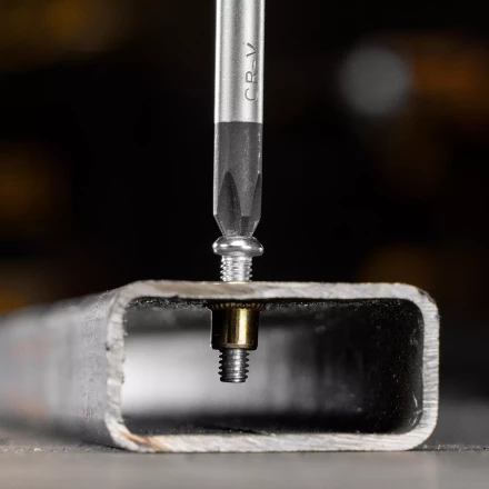 Заклепки резьбовые, стальные, оцинкованные, М4, пластиковый кейс, 140 шт. Denzel 40601 купить в Ижевске