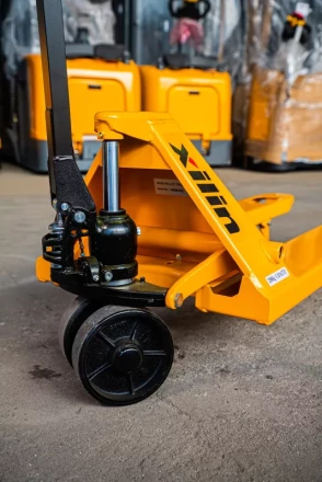 Тележка гидравлическая 2500 кг 1150 мм резиновые колеса XILIN DF-III 1006379 купить в Ижевске