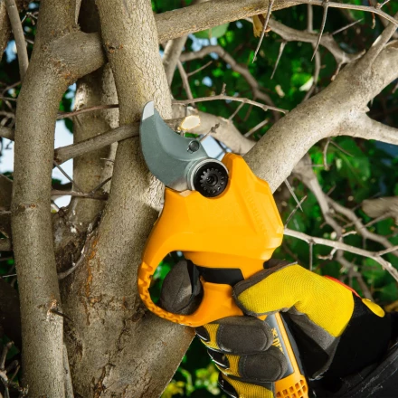 Секатор аккумуляторный Denzel CP-30 59435, 18В Li-Ion купить в Ижевске