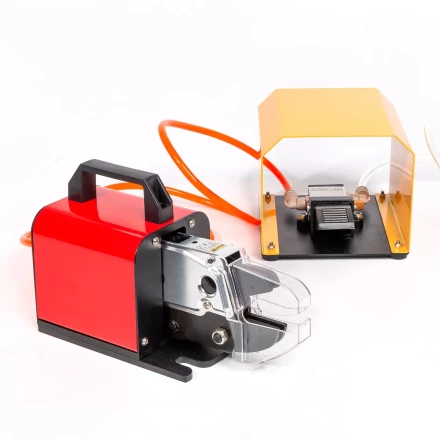 Пресс-клещи пневматические КВТ ПКП-01 для опрессовки наконечников и разъемов матрицами МПК (85396) купить в Ижевске