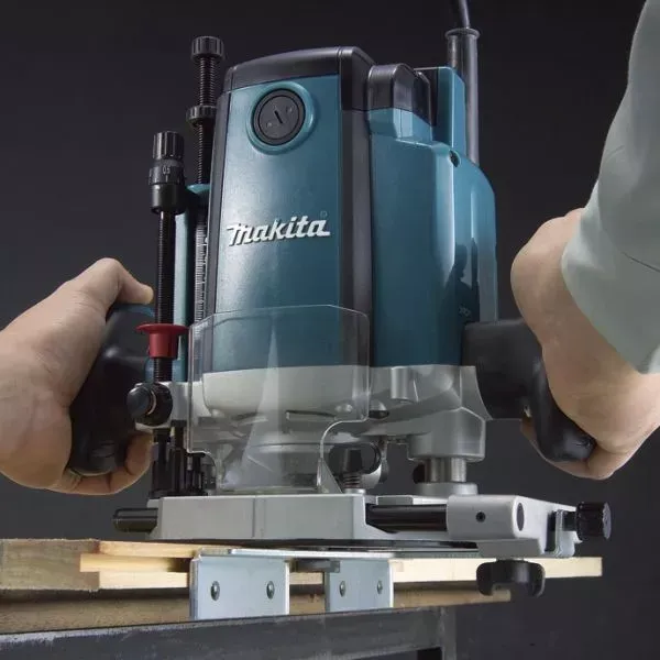 Фрезер Makita RP1801F купить в Ижевске