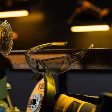 Очки защитные открытые Denzel 89200, поликарбонатные, дымчатая линза купить в Ижевске