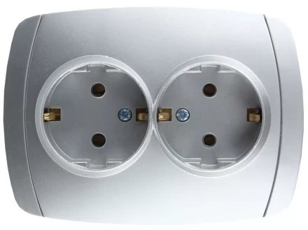 Розетка СВЕТОЗАР &quot;АКЦЕНТ&quot; двойная в сборе, с заземлением, цвет серебристый металлик, 16А/~250В SV-54207-SM купить в Ижевске