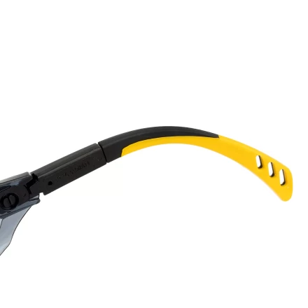 Очки защитные открытые Denzel 89203, поликарбонатные, увеличенная дымчатая линза, регулируемые дужки купить в Ижевске