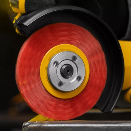 Щетка для УШМ, 100 мм, плоская, нейлоновая щетина, посадка 22,2 мм Denzel 74437 купить в Ижевске